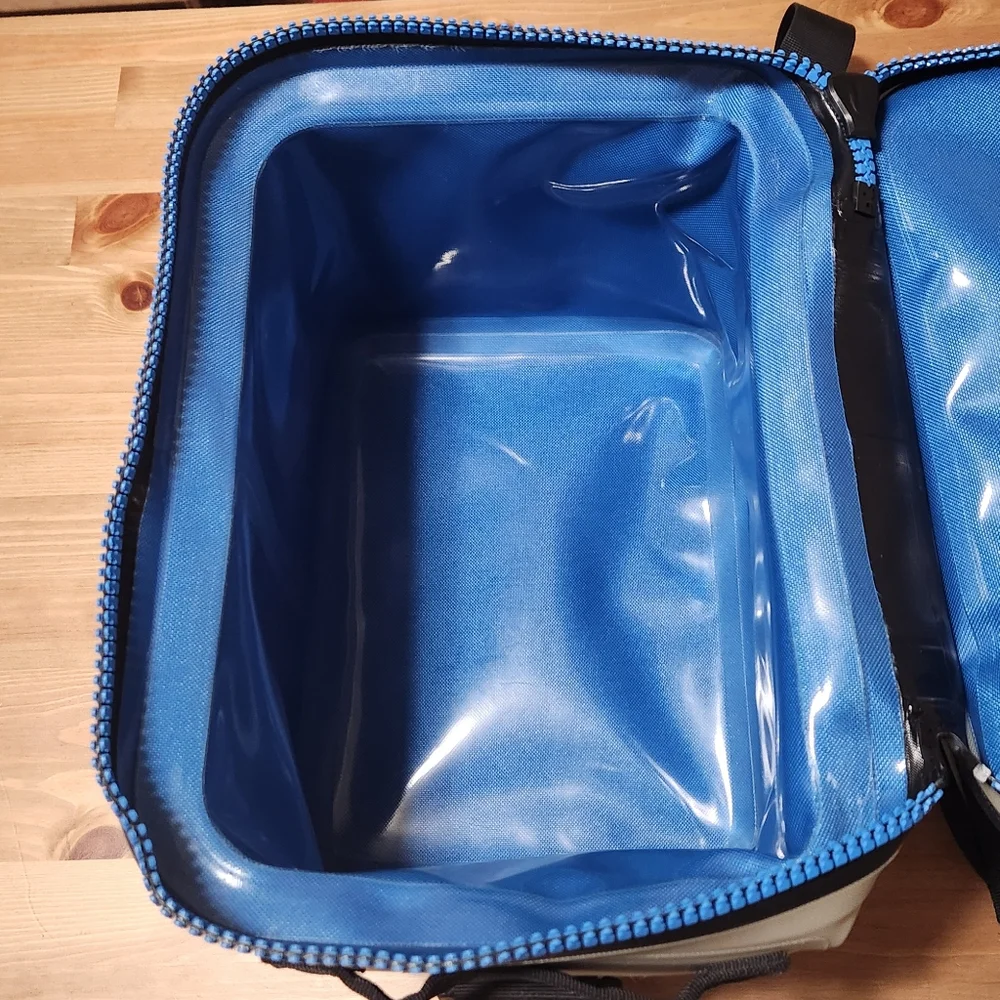 YETI Hopper Flip 12 Tahoe Blue/Grey - Picture 9 of 13